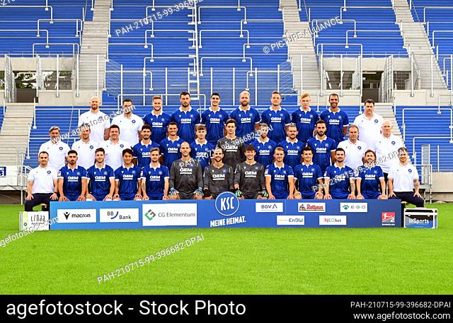 15 July 2021, Baden-Wuerttemberg, Karlsruhe: Football, 2nd Bundesliga: Karlsruher SC, photo session with team photo and portraits for the 2021/2022 season