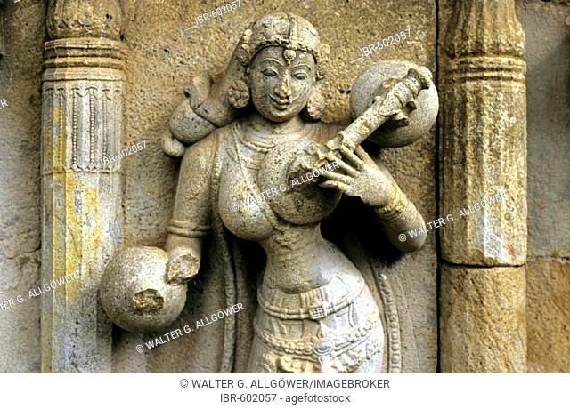 Female figur, heavenly nymph with a Vina, an old Indian stringed instrument, Bidar, Karnataka, India, Asia