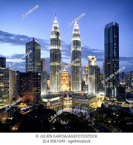 Malaysia, Selangor State, Kuala Lumpur, KLCC (Kuala Lumpur City Center), the Petronas Towers by architect Cesar Pelli