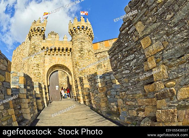 Knights Templar Castle of Ponferrada, 14th Century Romanesque Style, Ponferrada, El Bierzo Region, León Province, Castilla y León, Spain, Europe