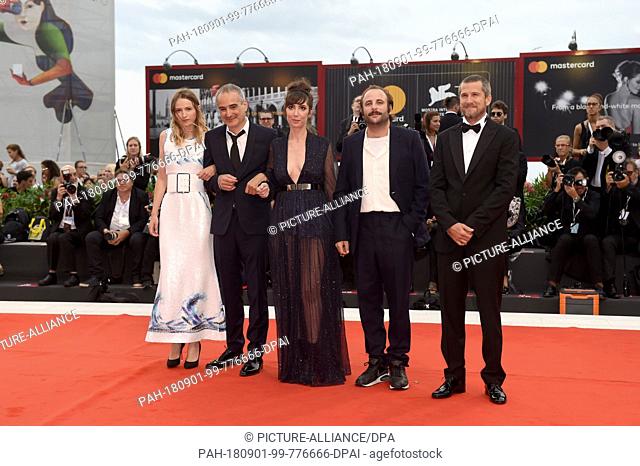31.08.2018, Italy, Venice: The actress Nora Hamzawi, (l-r), the director Olivier Assayas, the actress Christa Theret and the actors Vincent Macaigne and...