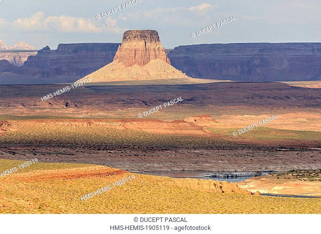United States, Arizona, Glen Canyon National Recreation Area near Page, lake Powell and the Antelope marina in the background