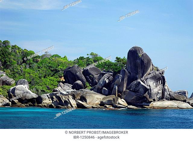 Island with large smoothed granite rocks, green bushes, Similan Islands, Andaman Sea, Indian Ocean, Phuket, Thailand, Asia