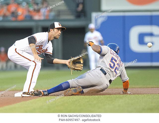 New York Mets designated hitter Yoenis Cespedes (52) steals second base in the first inning against the Baltimore Orioles at Oriole Park at Camden Yards in...