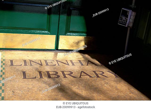 Linenhall Library entrance