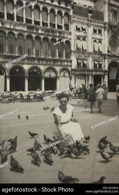 VENICE, ITALY SEPTEMBER 1962: Tourists in Venice in 50s