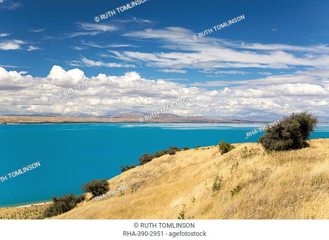 View across the turquoise waters of Lake Pukaki, near Twizel, Mackenzie district, Canterbury, South Island, New Zealand, Pacific