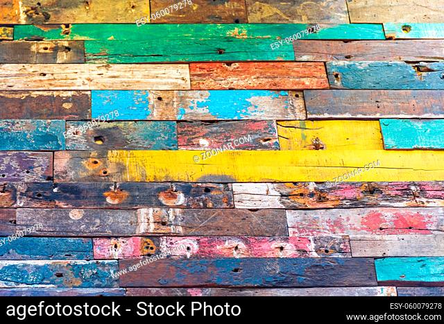 Recycle Salvaged Wood Planks and Reuse Material