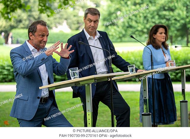 30 July 2019, Bavaria, Munich: Thorsten Glauber (Free Voters;l-r), Bavarian State Minister for the Environment and Consumer Protection, Markus Söder (CSU)
