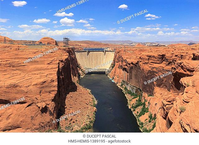 United States, Arizona, Glen Canyon National Recreation Aera near Page, Colorado river and the Glen Canyon dam with Lake Powell in the background