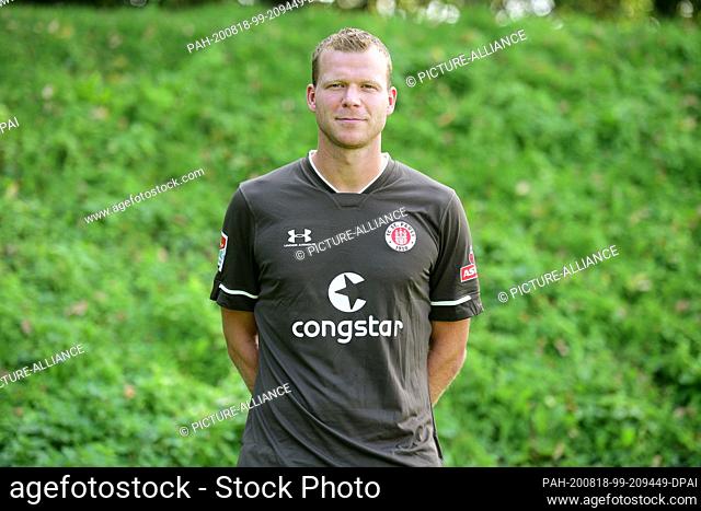 17 August 2020, Hamburg: Football, 2nd Bundesliga, FC St. Pauli, Official photo opportunity before the start of the Bundesliga: Henk Veerman Photo: Tay Duc...