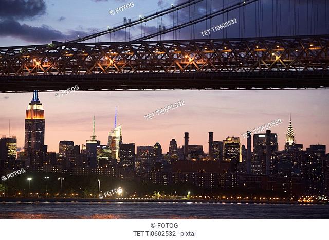 USA, New York State, New York City, Manhattan, Williamsburg Bridge at dusk