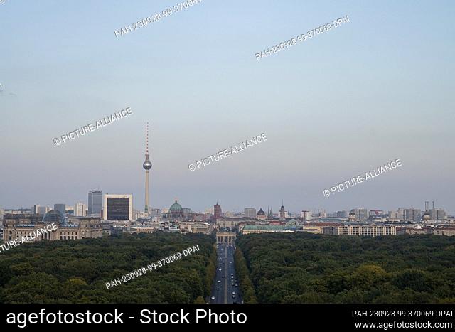 27 September 2023, Berlin: The Brandenburg Gate (M) with TV tower and Reichstag building (l). Photo: Sebastian Gollnow/dpa. - Berlin/Berlin/Germany