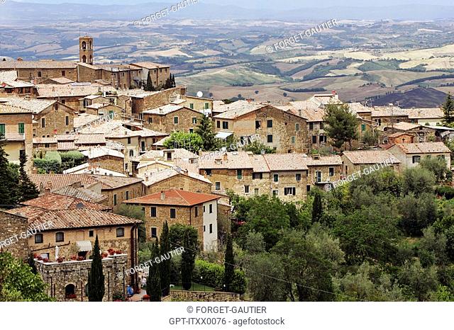 VILLAGE OF MONTALCINO, KNOWN FOR ITS APPELLATION BRUNELLO VITICULTURE AND ITS MONTALCINO RED, TUSCANY, ITALY
