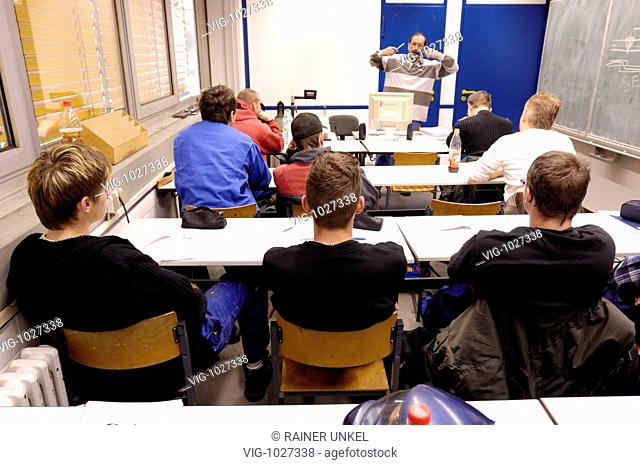 GERMANY : A teacher gives lessons to apprentices in the profession welder in a training centre in Cologne. - Koeln, Germany, 29/09/2008