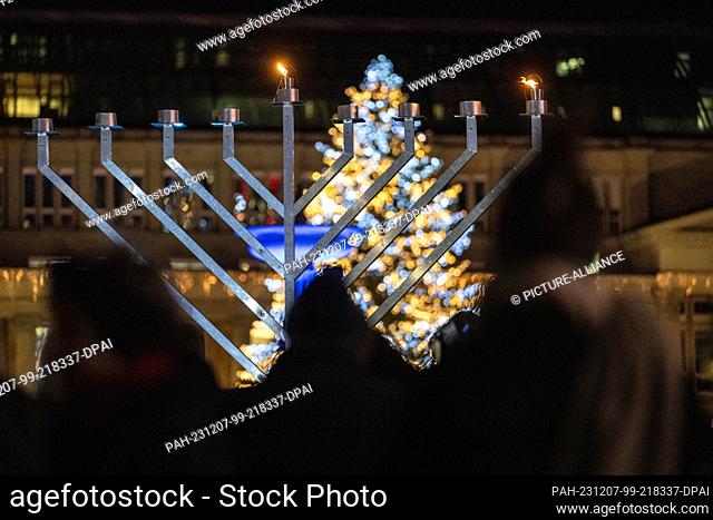 07 December 2023, Baden-Württemberg, Stuttgart: A Hanukkah candelabra stands on Schlossplatz during the ceremonial lighting of the first Hanukkah light