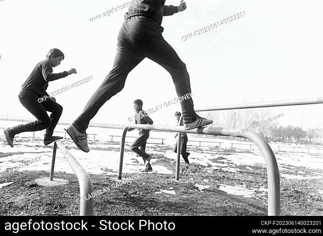 ***MAY 23, 1975 FILE PHOTO***Military training class, 9-year basic school in Stepanov, Czech Republic, May 23, 1975. (CTK Photo/Vladislav Galgonek)
