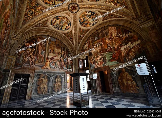 First tourists visit Raffaello Sanzio Rooms , Room of the Fire of Borgo with frescoes 'Battaglia di Ostia' and 'Incendio di Borgo' during the reopening of the...