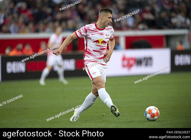 Willi ORBAN (L), single action with ball, action, soccer 1st Bundesliga, 30th matchday, Bayer 04 Leverkusen (LEV) - RB Leipzig (L) 0: 1, on April 17th