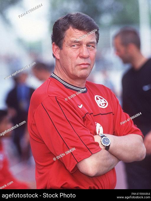 ARCHIVE PHOTO: Otto REHHAGEL turns 85 on August 9, 2023, football/Bundesliga Otto REHHAGEL, Germany, coach, 1.FC Kaiserslautern, half-length portrait