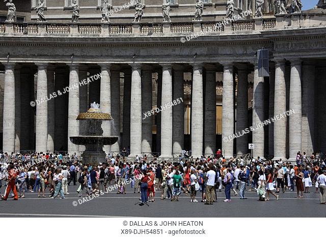 Italy, Lazio, Rome, Vatican City, St Peter's Square, St. Peters Basilica, Cathedral
