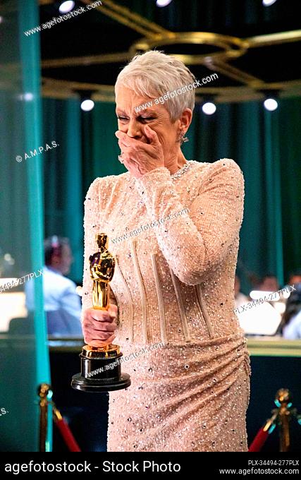 Jamie Lee Curtis poses backstage with the Oscar® for Actress in a Supporting Role during the live ABC telecast of the 95th Oscars® at Dolby® Theatre at Ovation...