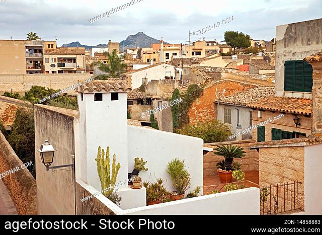 Blick von der Stadtmauer auf die Altstadt, Alcudia, Mallorca, Balearen, Spanien, Europa