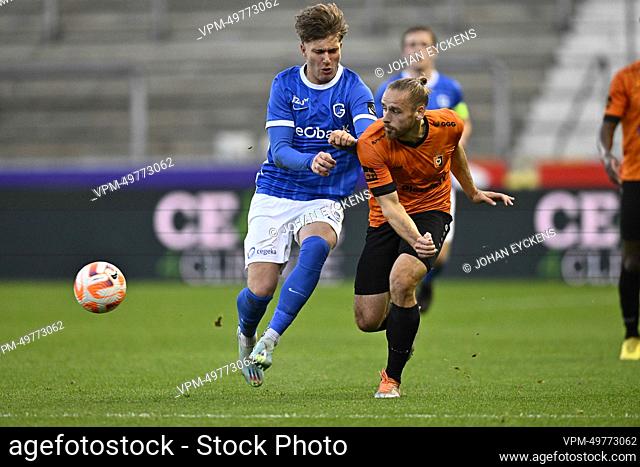 Jong Genk's Mika Godts and Deinze's Alessio Staelens fight for the ball during a soccer match between Jong Genk (u23) and KMSK Deinze