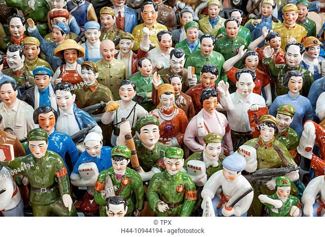 China, Hong Kong, Hongkong, Hollywood Road, Upper Lascar Row, Antique Shop Display of Communist Chinese Ornamental Statues