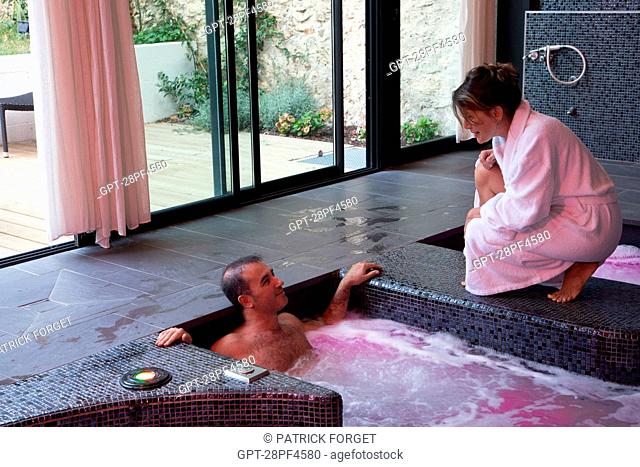 SOPHIE AND CHRISTOPHE AT THE SPA BY BE MONARQUE, A SESSION IN THE BIO-TONIC POOL, GRAND MONARQUE HOTEL, BEST WESTERN, CHARTRES, EURE-ET-LOIR 28, FRANCE