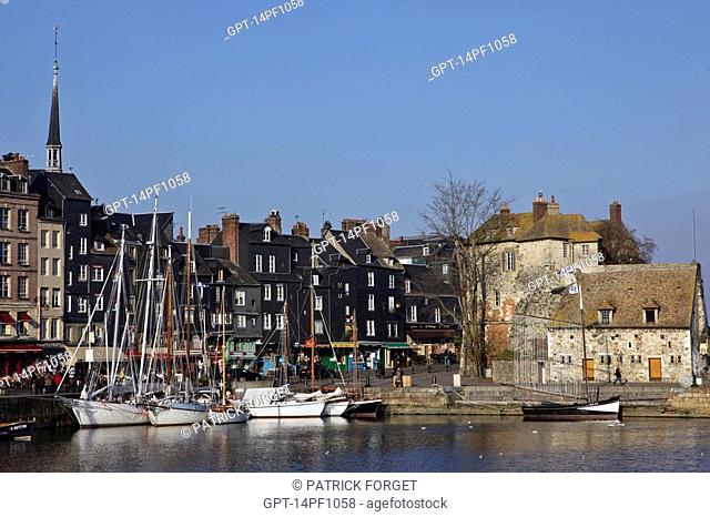 THE SLATE HOUSES AND HARBORMASTER'S OFFICE ON THE MARINA IN THE OLD PORT, HONFLEUR, CALVADOS 14, FRANCE
