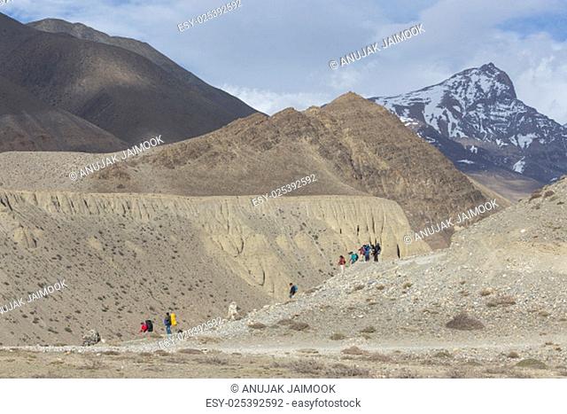 Trekker do trekking in Annapurna Circuit, west Nepal