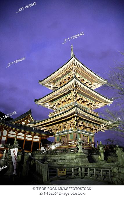 Japan, Kansai, Kyoto, Kiyomizu dera buddhist temple, pagoda