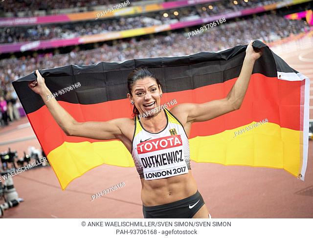 Jubel Pamela DUTKIEWICZ, Deutschland, 3.Platz, mit Fahne, Finale 100m Huerden der Frauen am 12.08.2017 Leichtathletik Weltmeisterschaft 2017 in London/...