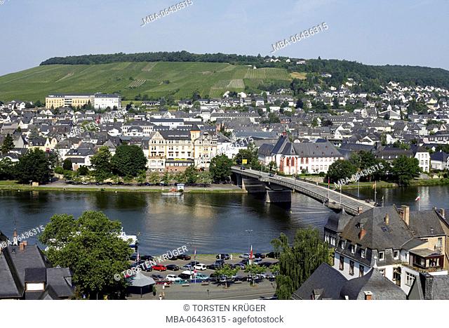 District of Kues, the Moselle, Moselle bridge, Bernkastel-Kues, Rhineland-Palatinate, Germany