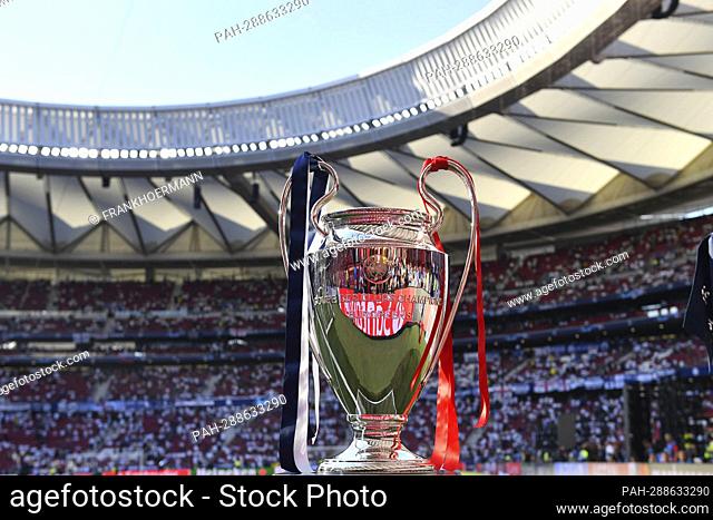 ARCHIVE PHOTO: Preview of the Champions League Final FC Liverpool - Real Madrid on 05/28/2022. Trophy, cup, trophy, property recording