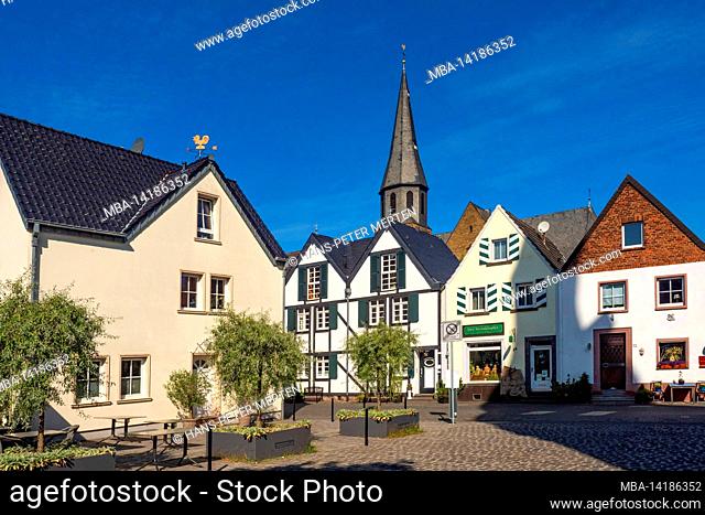 Schlossstrasse with St. Martinus, Dormagen-Zons, Lower Rhine, North Rhine-Westphalia, Germany