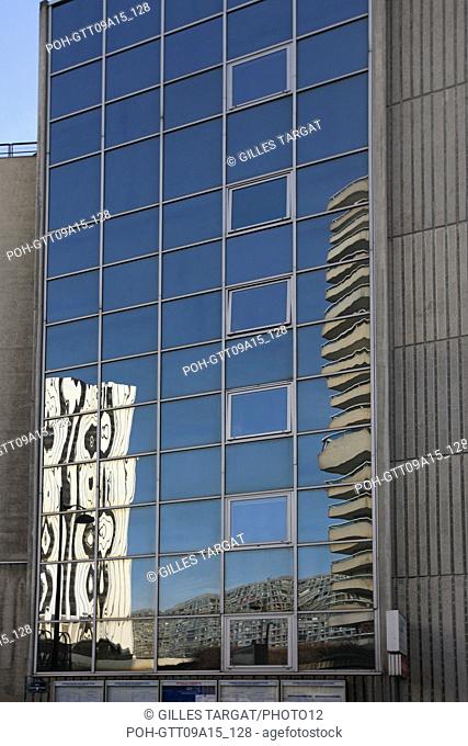 tourism, France, paris 14th arrondissement, montparnasse, reflections in a glass building, rue vercingetorix, place de catalogne, boffil, architecture