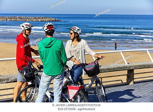 Group of tourists and guide making a bicycle tour through the city, Zurriola Beach, Gros, Donostia, San Sebastian, Gipuzkoa, Basque Country, Spain, Europe