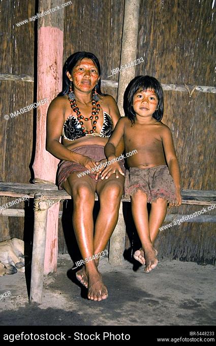 Indian woman and child of the Dessano tribe with face painting, Dessano, Rio Taruma, State of Amazonas, Brazil, South America