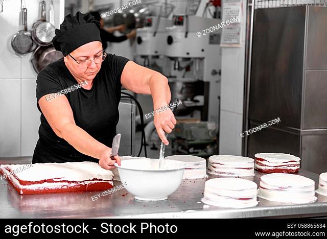 Woman pastry chef making cakes at the pastry shop