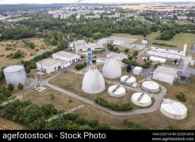 14 July 2022, Saxony-Anhalt, Halle: The distinctive digestion towers of the Halle-Nord wastewater treatment plant operated by Hallesche Wasser und...