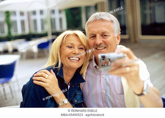 Couple takes a photo of itself at the cafe
