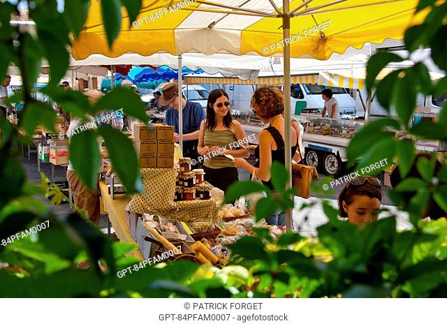 SALE OF GINGER PRODUCTS MADE FROM ORGANIC FARMING AB LABEL, MARKET IN SAINT-SATURNIN-LES-APT, VAUCLUSE 84, FRANCE
