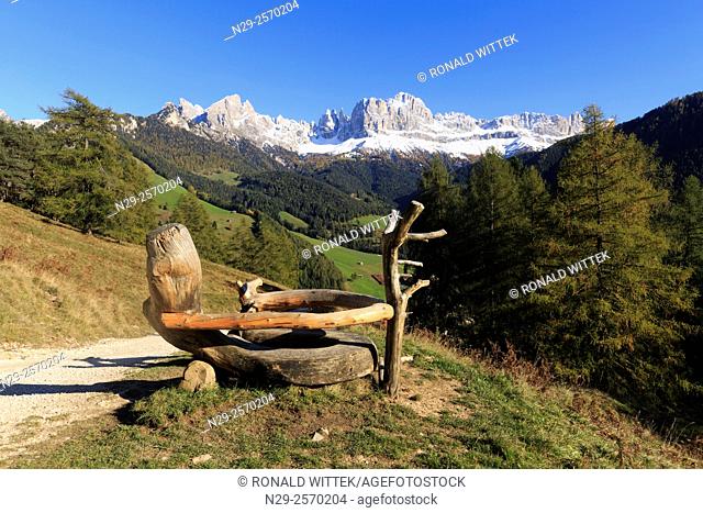 Europe, Italy, Trentino-Alto Adige, Alto Adige, Bolzano province, Dolomites, Rosengartnen, hiking trail to Wuhnleger, San Cipriano, chapel, autumn