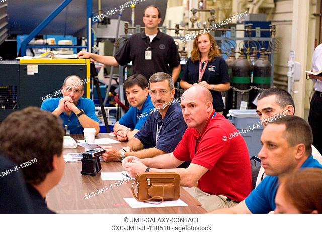 Expedition 2930 and 3031 crew members participate in a joint routine operations training session in the Space Vehicle Mock-up Facility at NASA's Johnson Space...