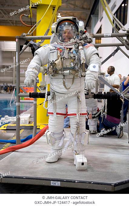 Attired in a training version of his Extravehicular Mobility Unit (EMU) spacesuit, astronaut Doug Wheelock, Expedition 24 flight engineer and Expedition 25...