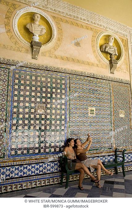 Tourists, girls, Casa de Pilatos, Casa Ducal de Medinaceli, courtyard, tiles, Patio, Palace House, Pation, Sevilla, Andalucia, Spain