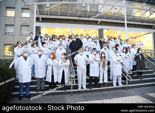Chief medical officers at the Donostia hospital concentrated at the San Sebastián entrance 01-30-2023
