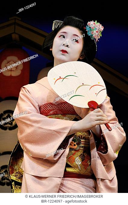 Miyako-Odori, Maiko dance by a Geisha candidate in spring, Gion District, Kyoto, Japan, Asia